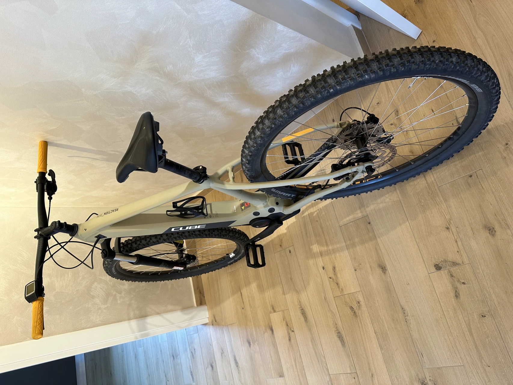 1. Vând Mtb Cube
