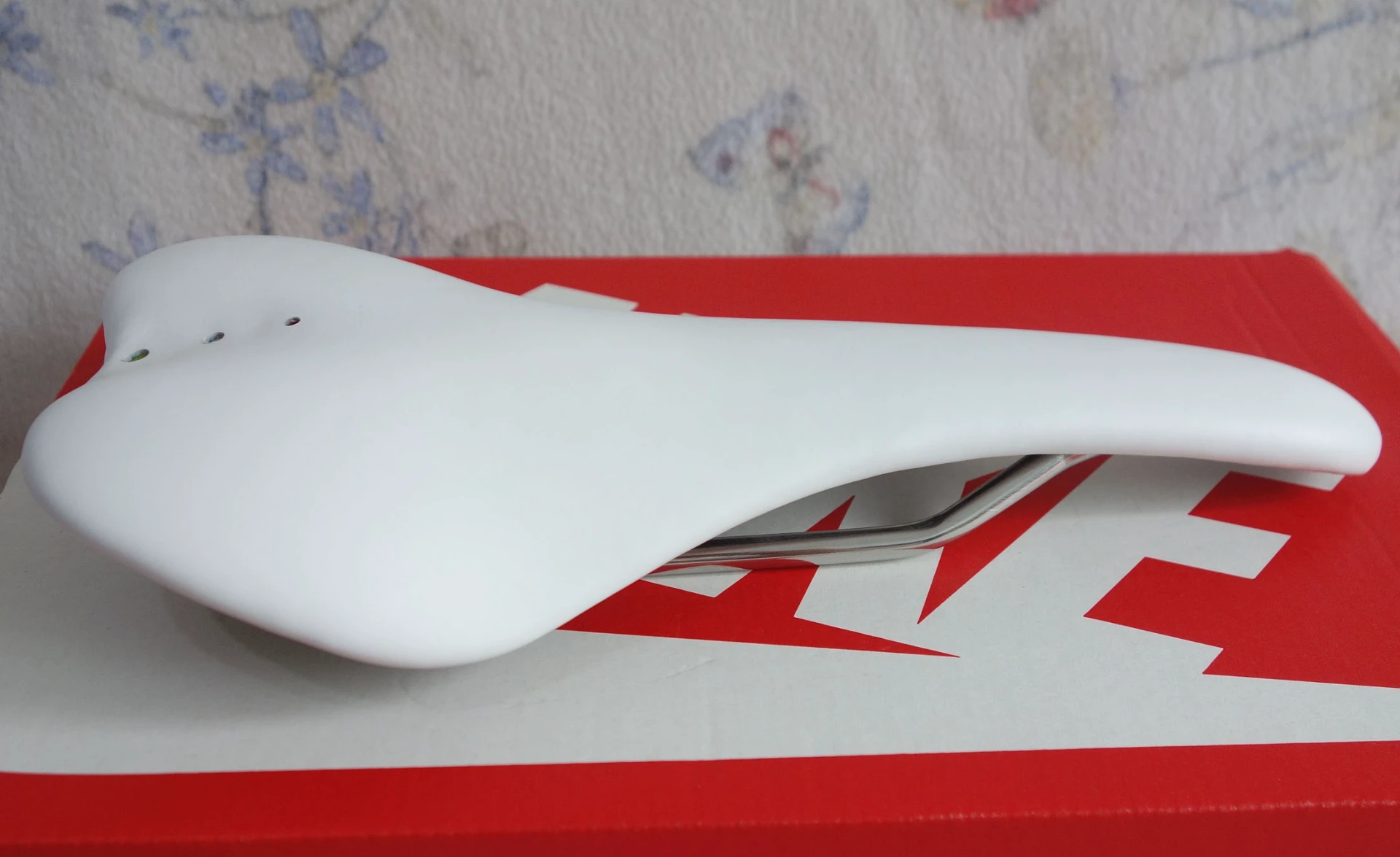 1. Vand Selle Italia SLR piele alba