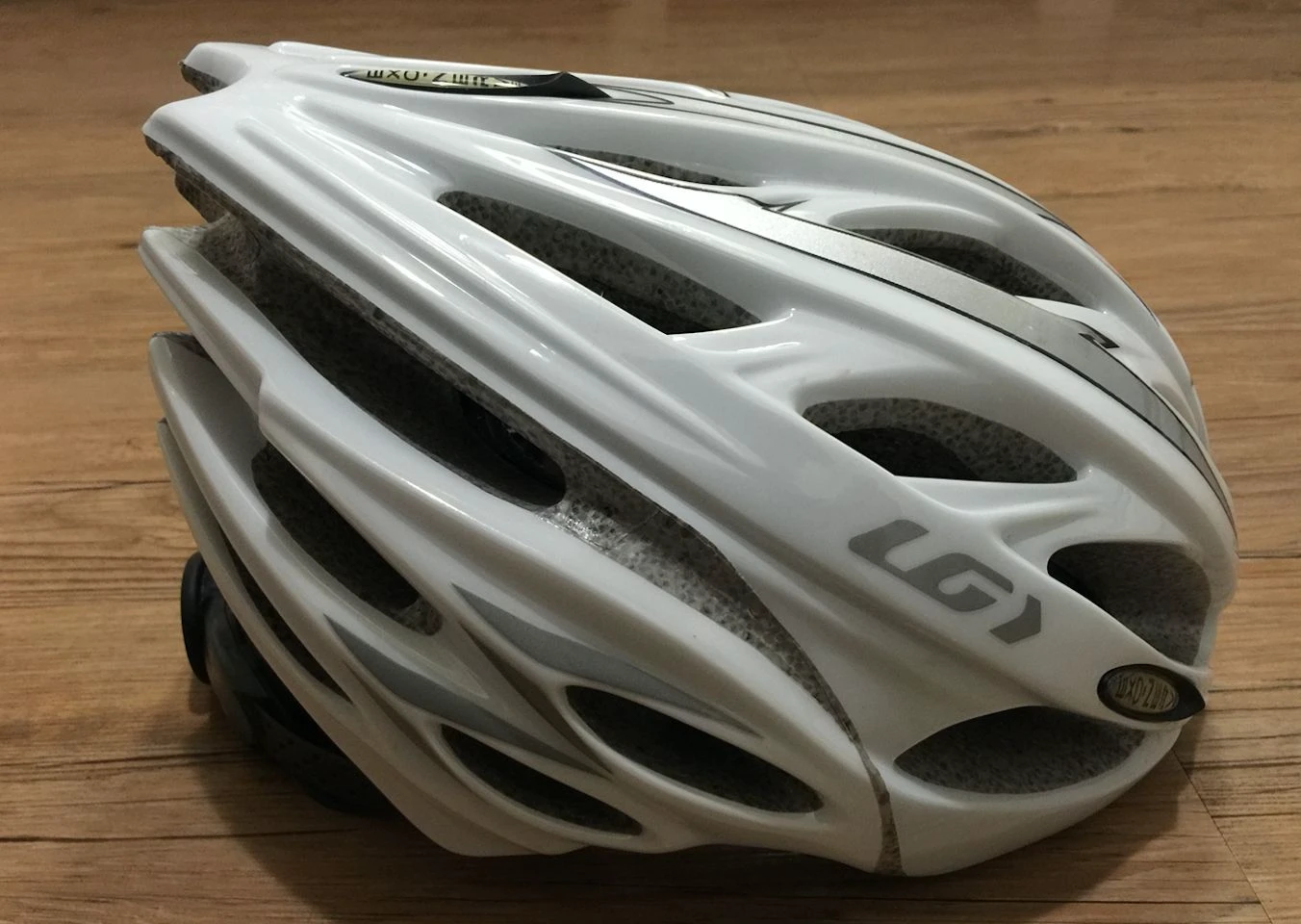4. Cască Louis Garneau Exo-Nerve M