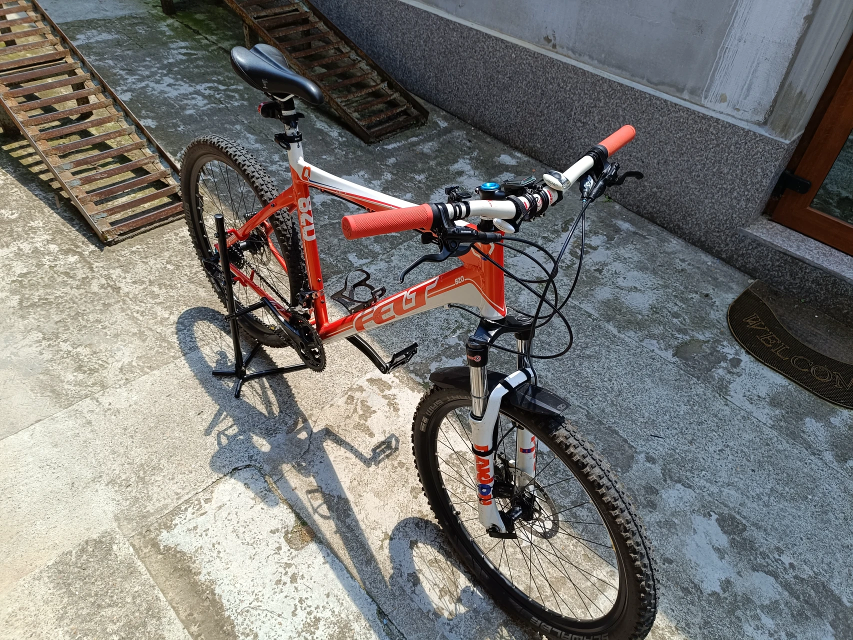 1. Felt Q820