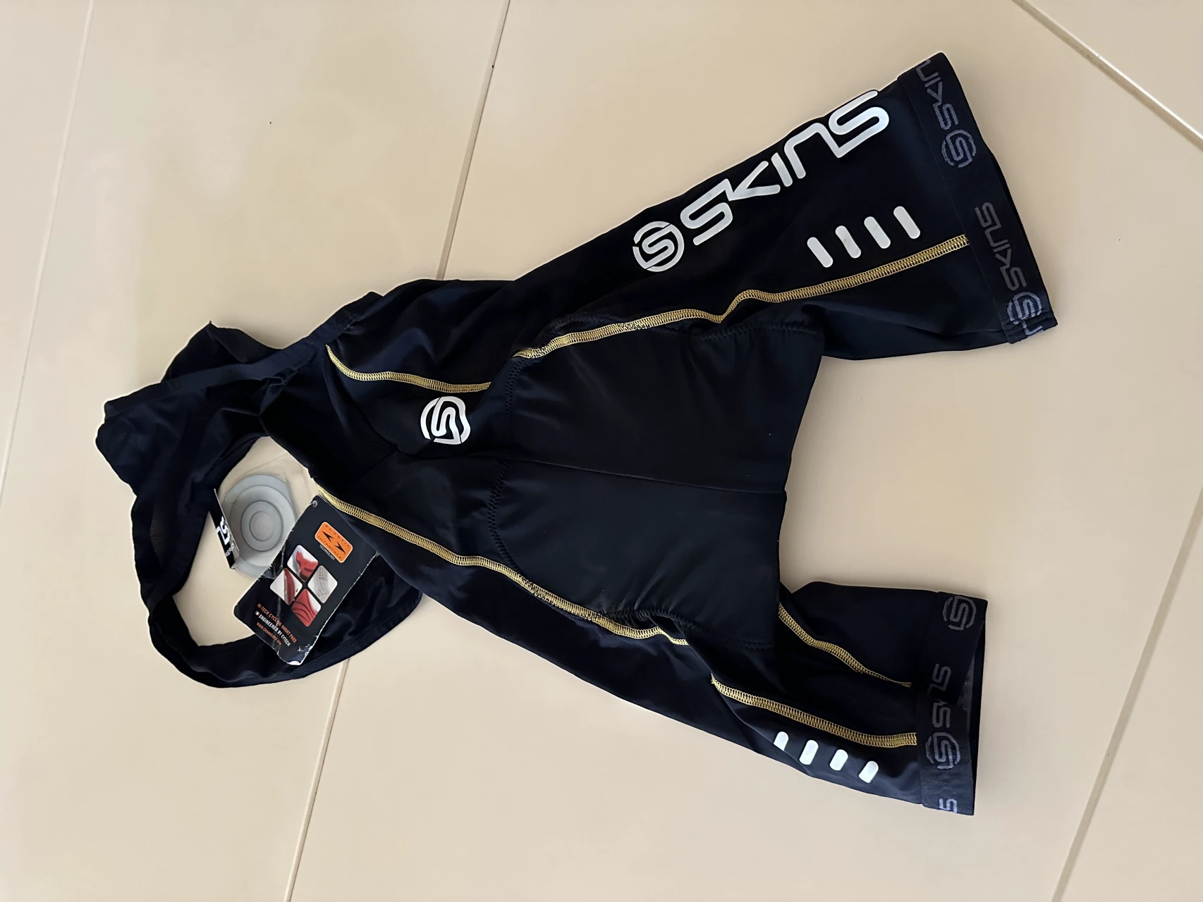 2. Pantaloni skins ciclism marime xs noi