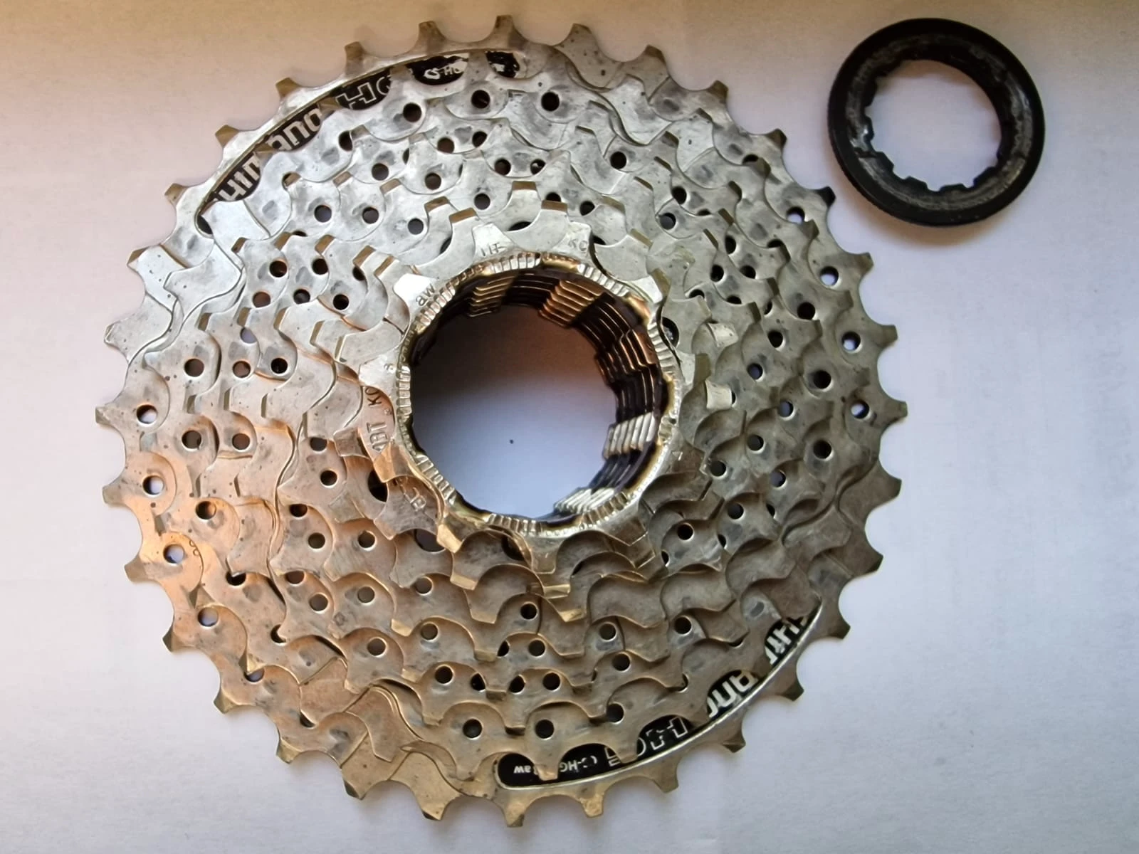 9. Caseta pinioane Shimano CS-HG41-8aw 11-32T
