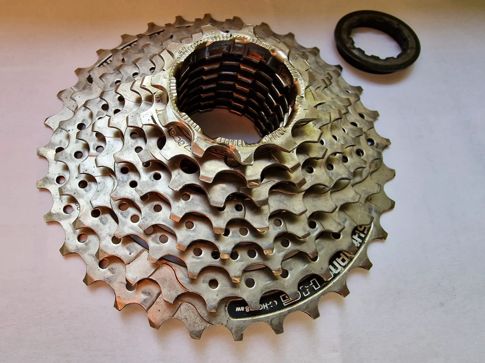 6. Caseta pinioane Shimano CS-HG41-8aw 11-32T