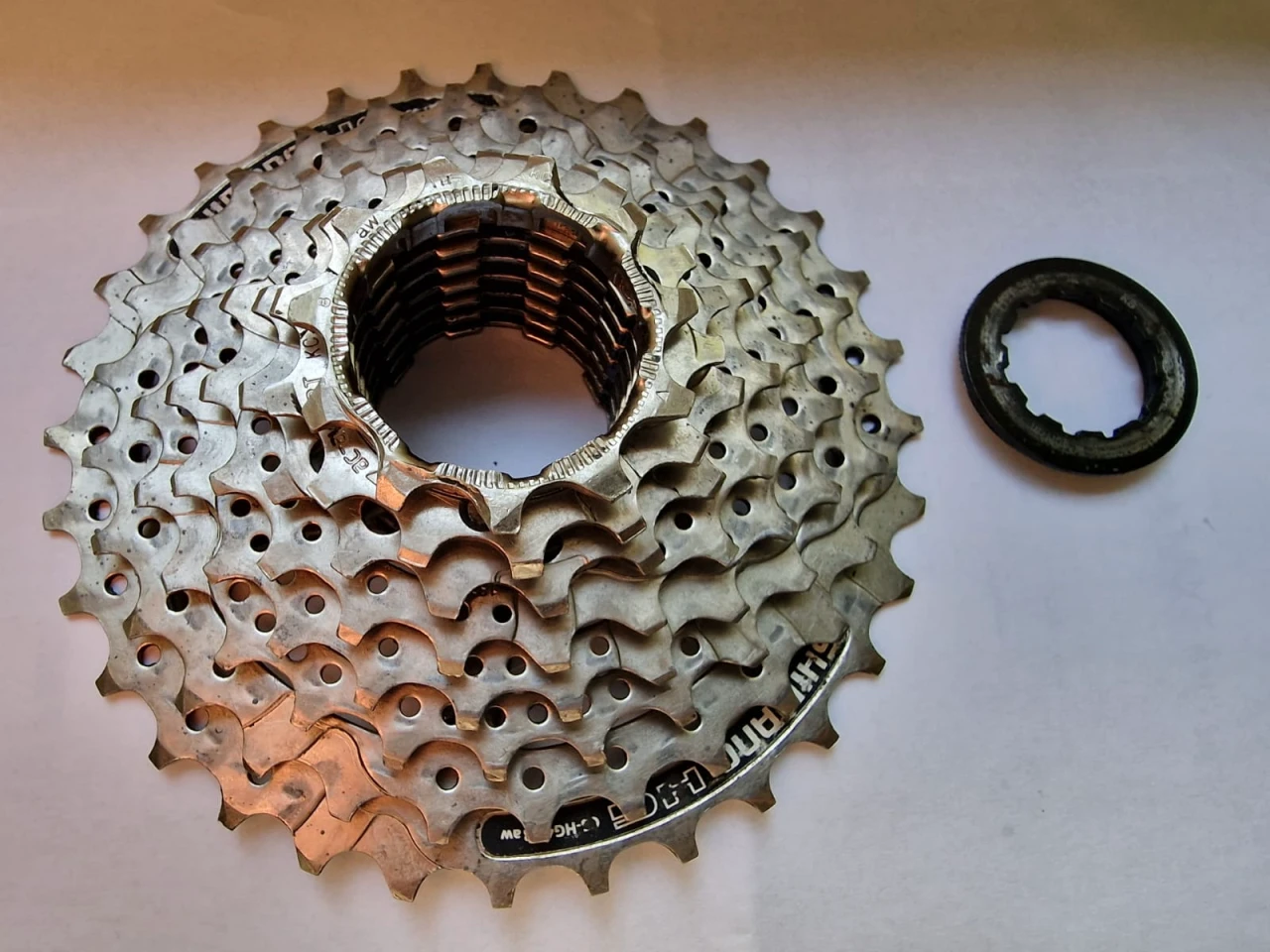 5. Caseta pinioane Shimano CS-HG41-8aw 11-32T