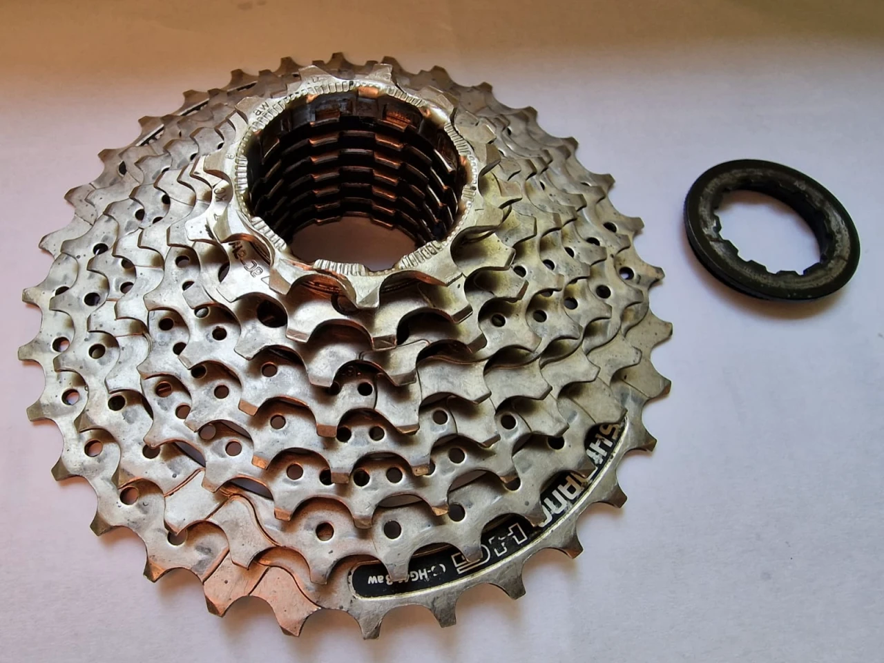 4. Caseta pinioane Shimano CS-HG41-8aw 11-32T