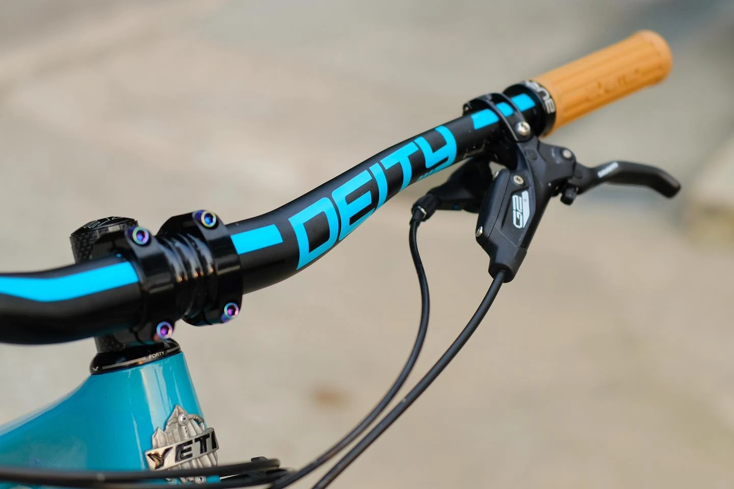 4. NOU! Ghidon DEITY Ridgeline 35mm // Rise 15/25mm