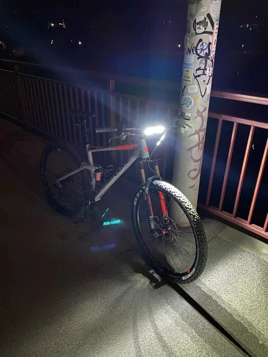 8. SUPER far trotineta bicicleta electrica / non-electrica 5200 lumeni