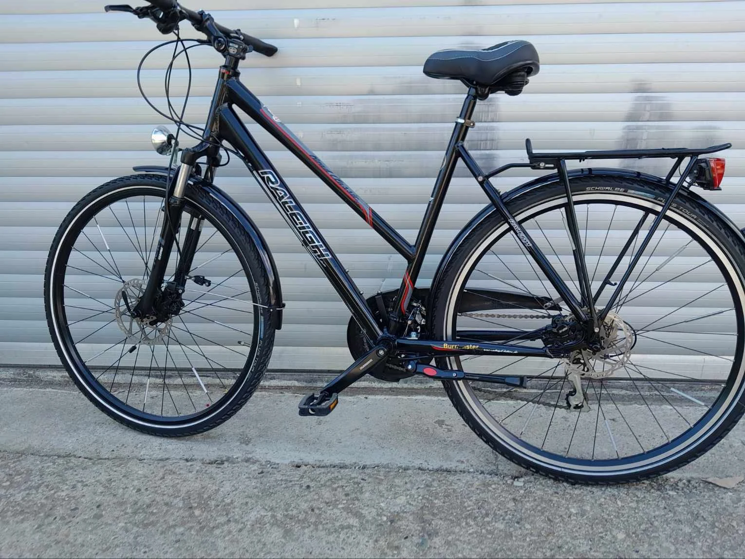 1. Vand bicicleta dame RALEIGH roti 28 cu fr pe disc hidraulica