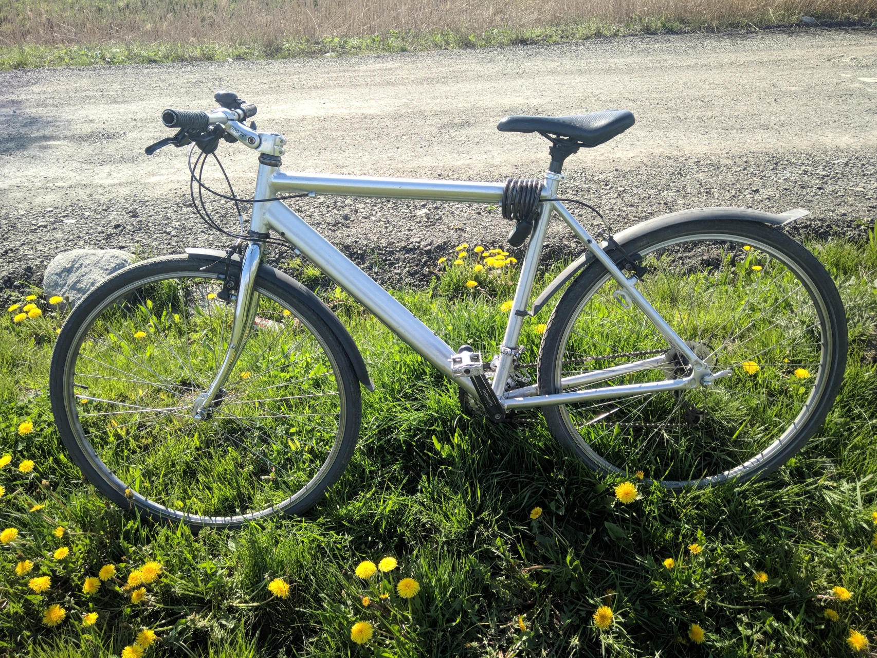 1. Bicicleta Trekking 28 Shimano Alivio