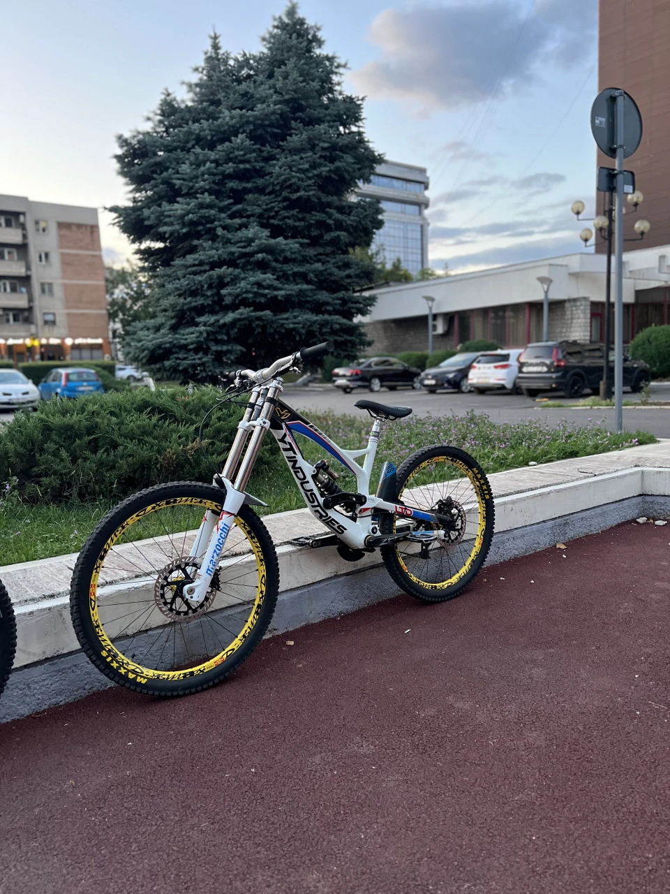 1. Vand yt tues ltd 2014