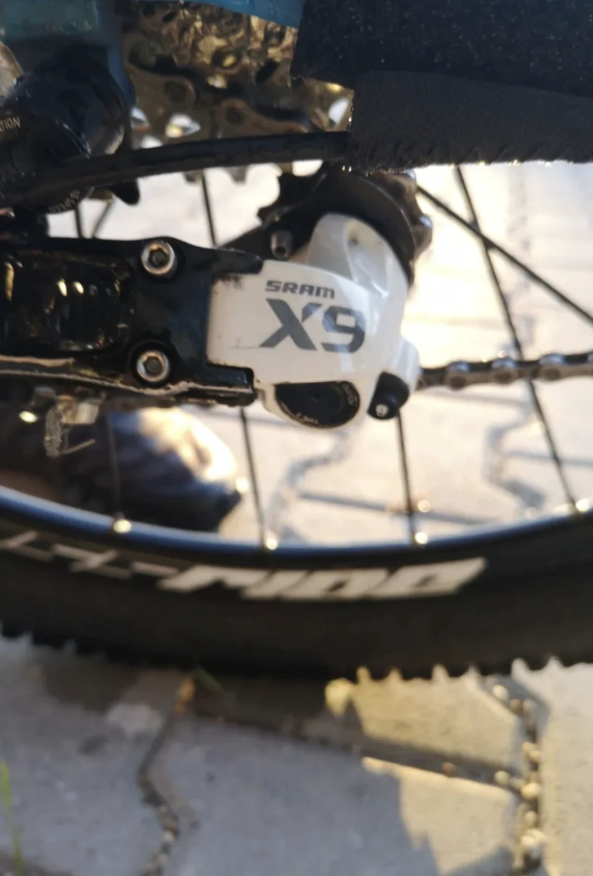 1. Bicicleta Enduro Radon Slide 140