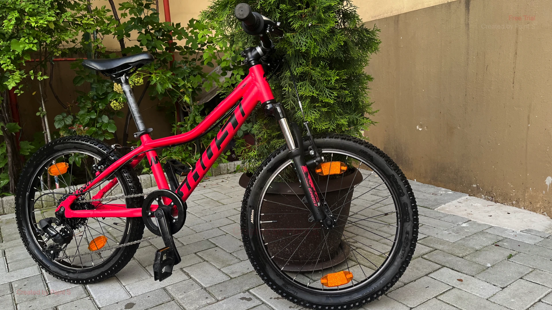 1. Vând bicicleta Ghost de copii 1x8 viteze