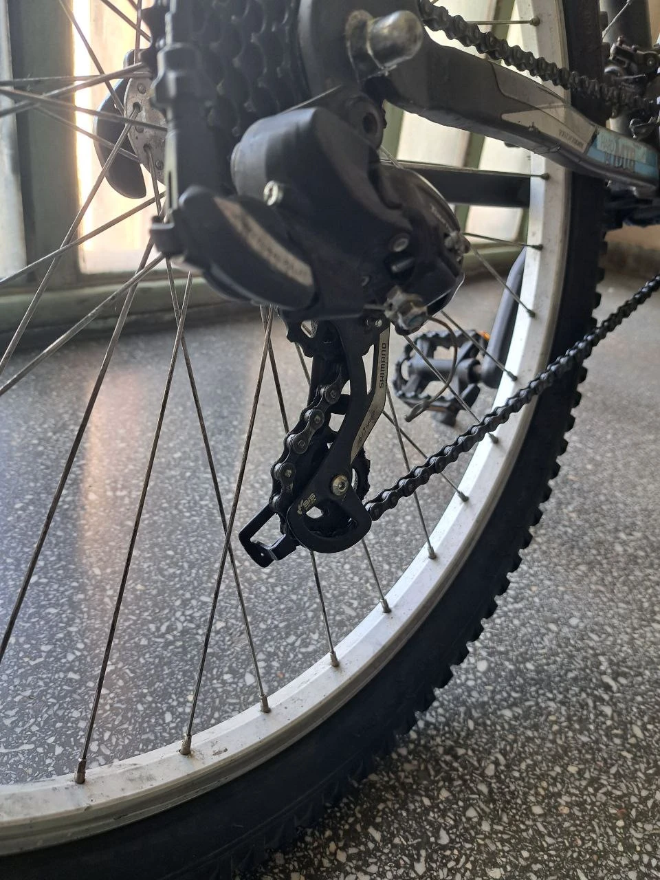 1. Bicicleta B-TWIN Rokrider 340