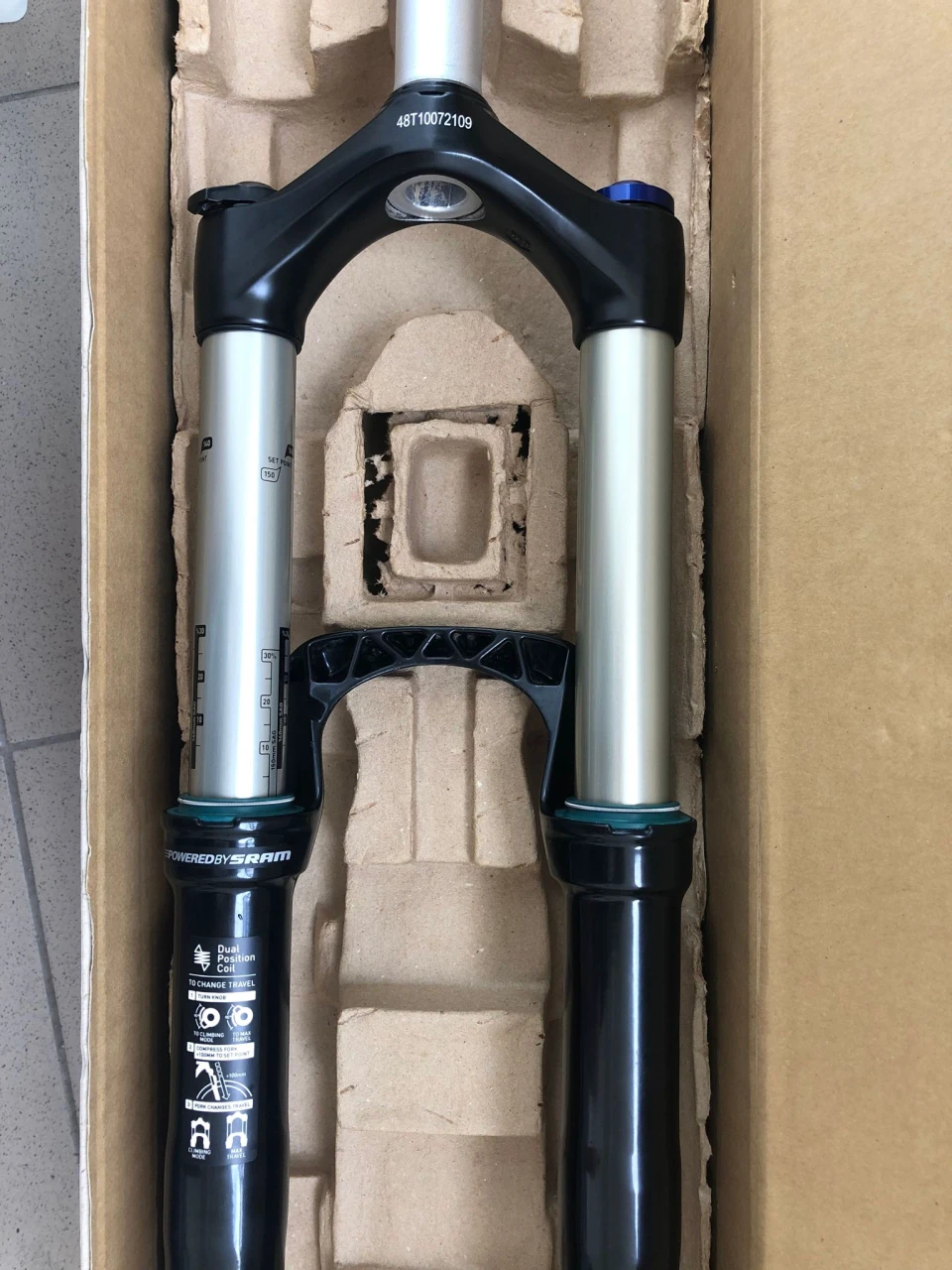 1. Furca RockShox Sektor Dual Position Coil RL