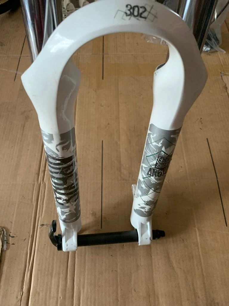 1. Furca RockShox Argyle 302
