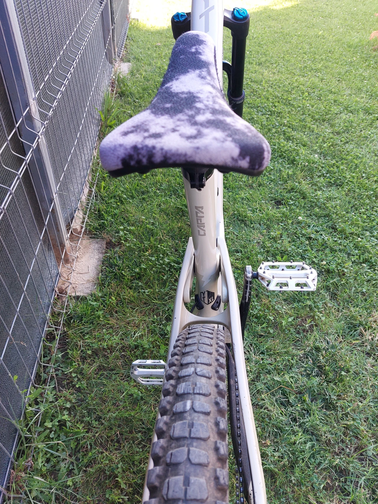 1. YT CAPRA FREERIDE