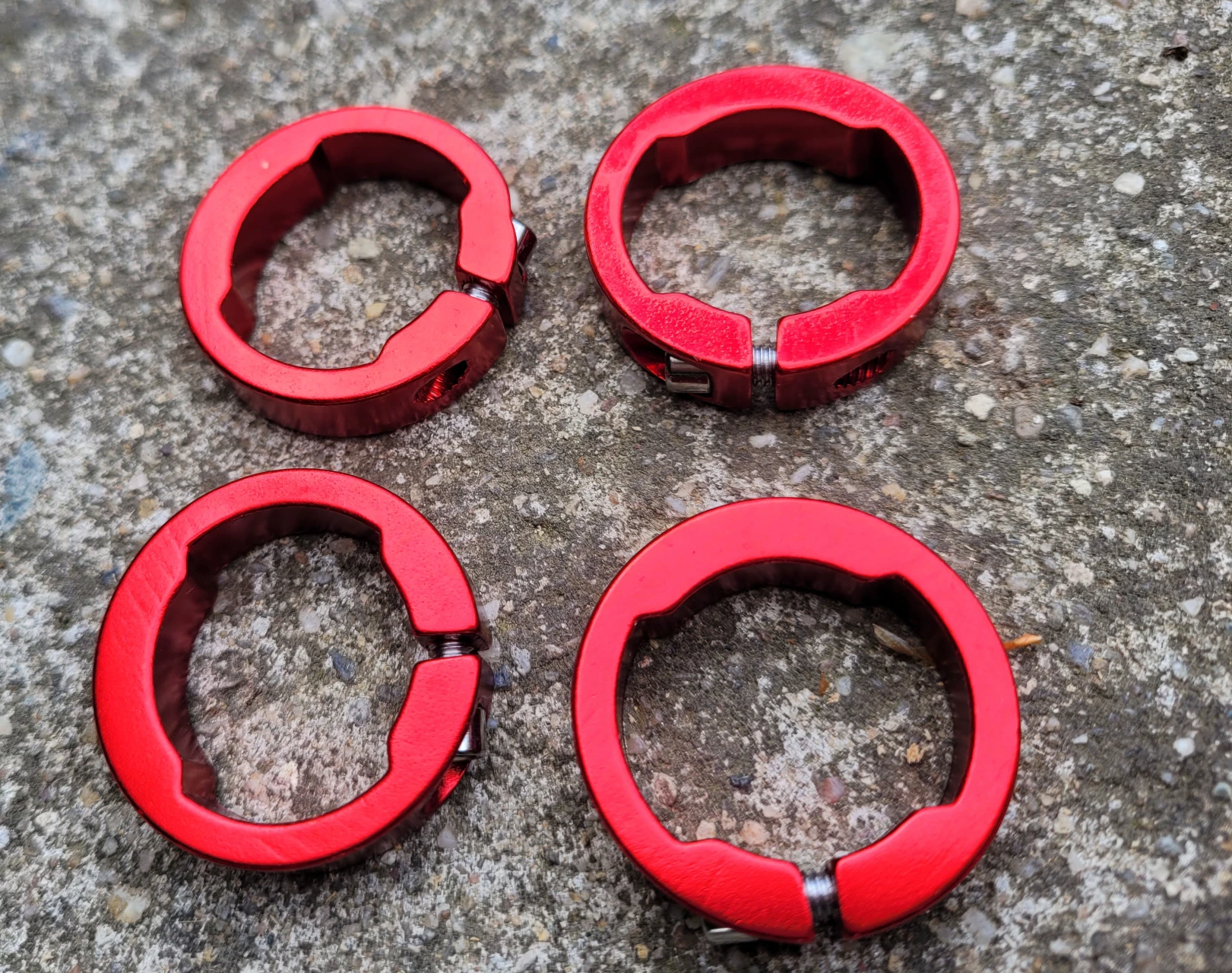 1. On-Off inele Lock-On pentru manson bicicleta - rosu eloxat