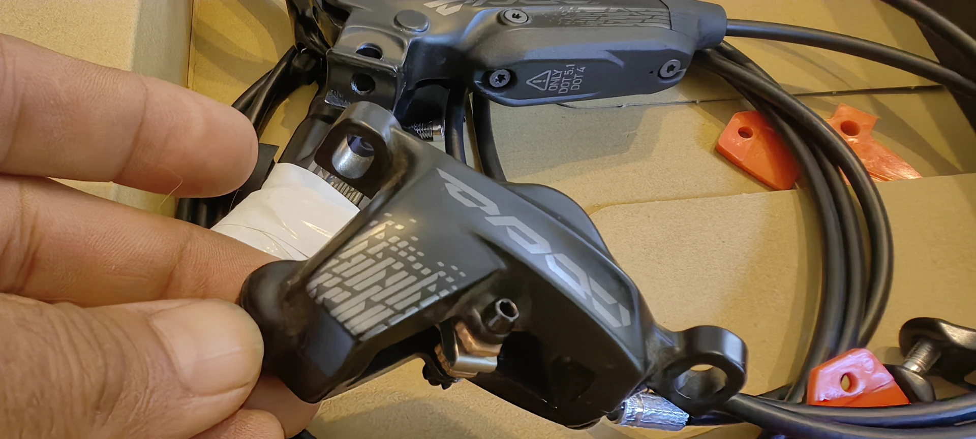 1. Frâne SRAM Code R cu Discuri SRAM CenterLine 200mm