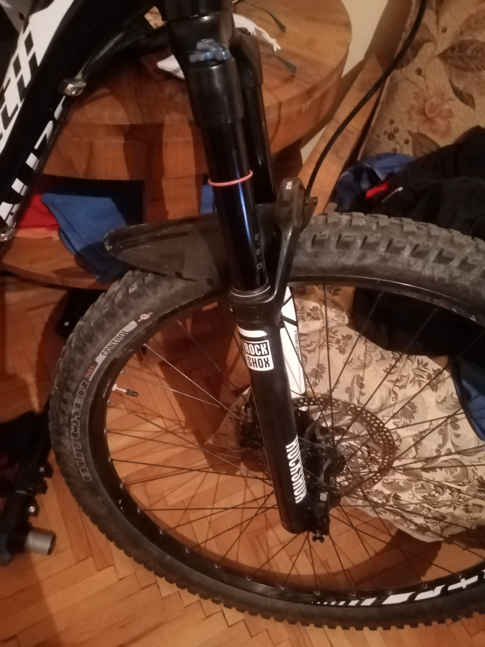 4. Furca rockshox revelation