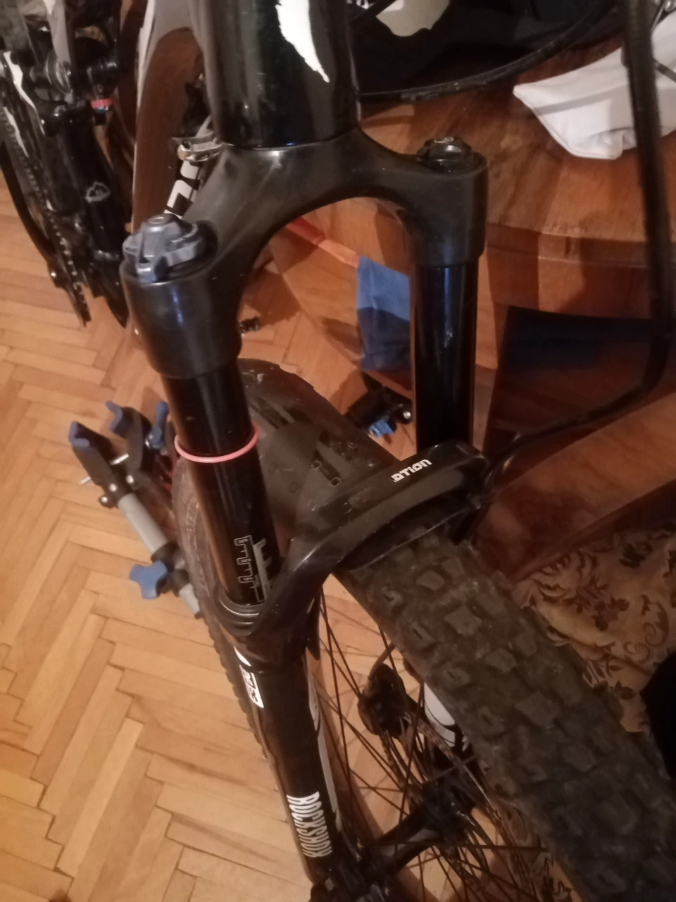 3. Furca rockshox revelation