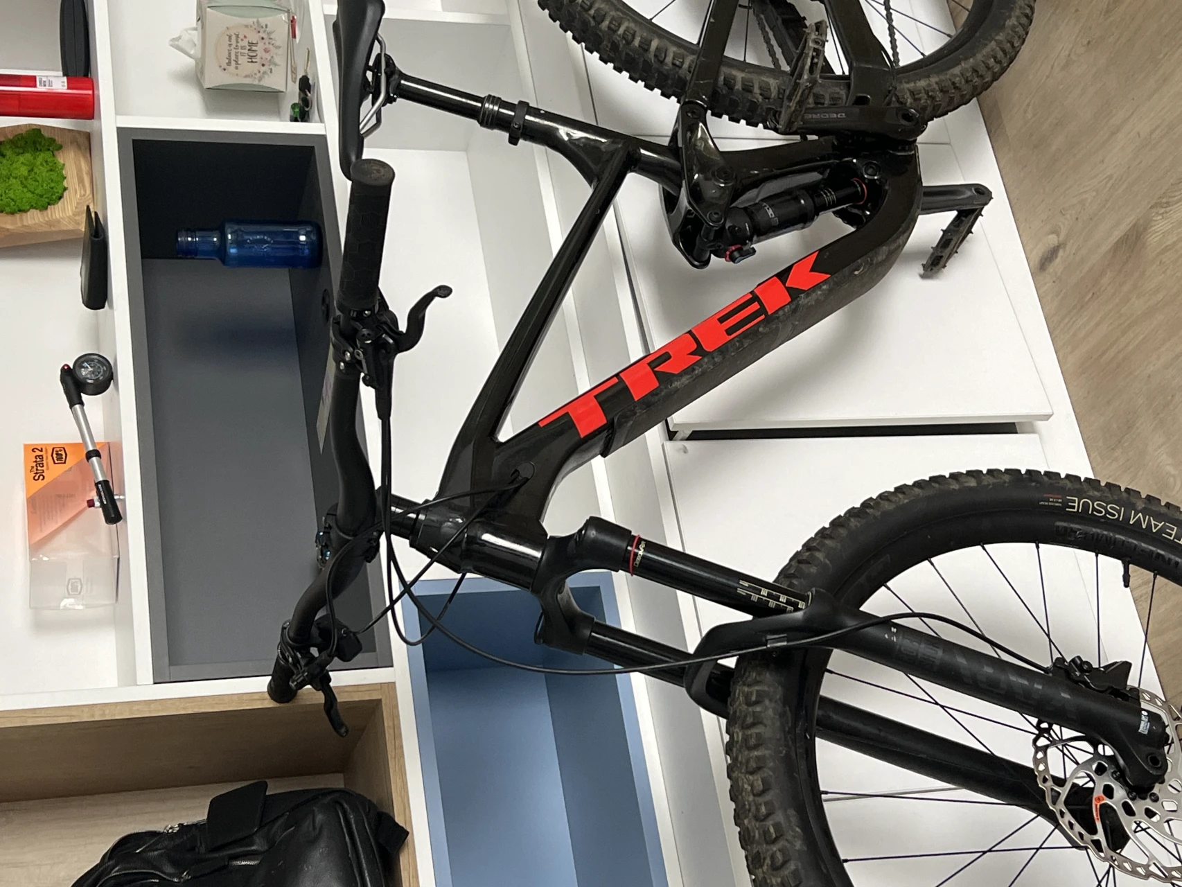 1. Furca Rockshox Yari