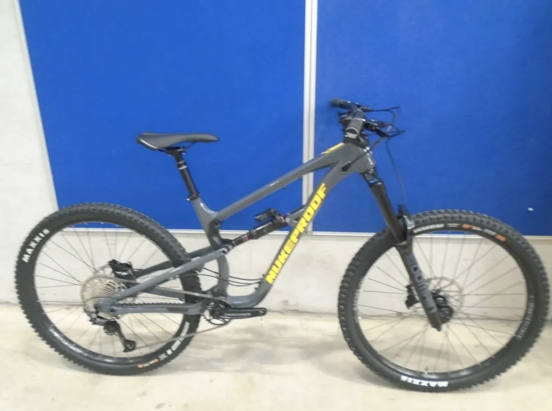9. Bicicleta MTB Nukeproof Mega 290 L
