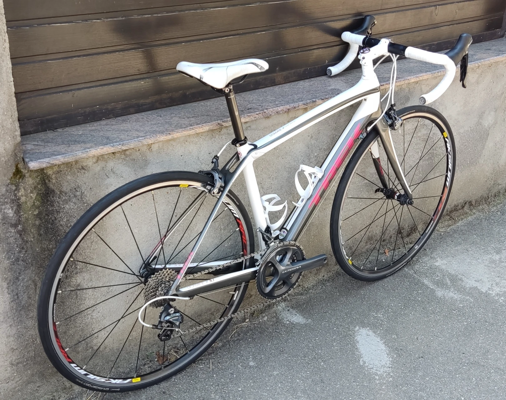 6. Trek Domane 4.7 WSD Womens