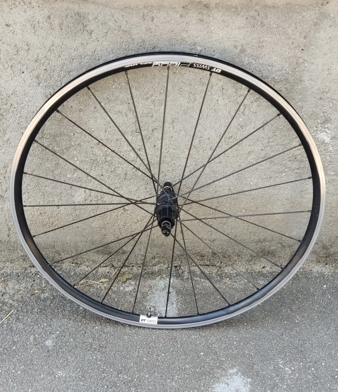 4. DT Swiss P 1800 SPLINE 23