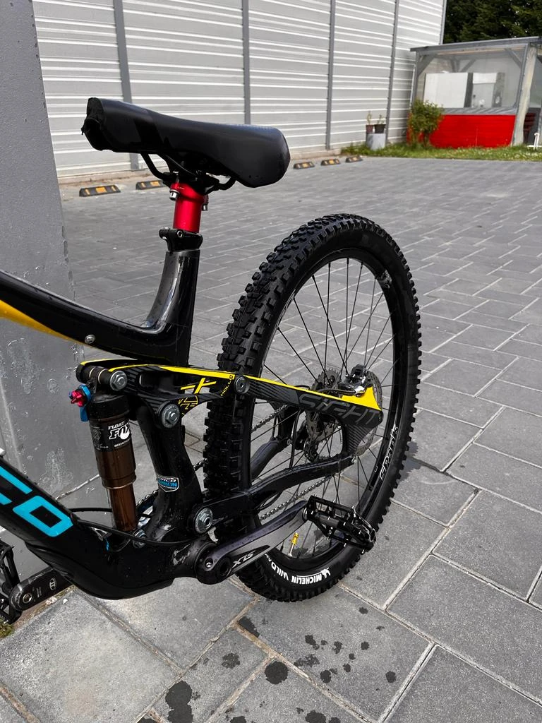 1. Norco Sight 4.0 (Full Suspension, Nu Cube, Trek sau Specialized)