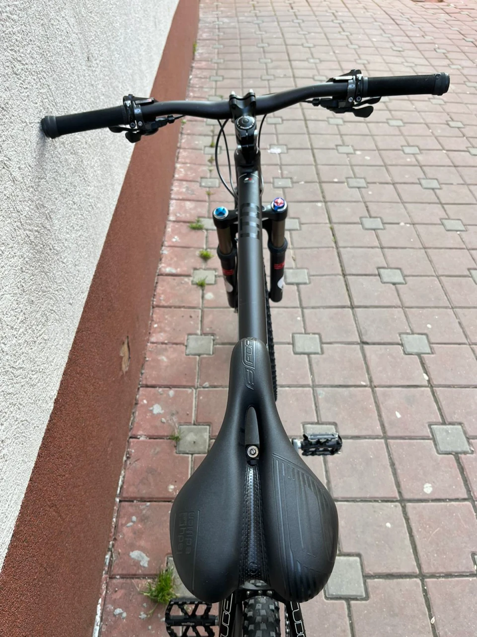 1. Bicicleta cube ltd pro