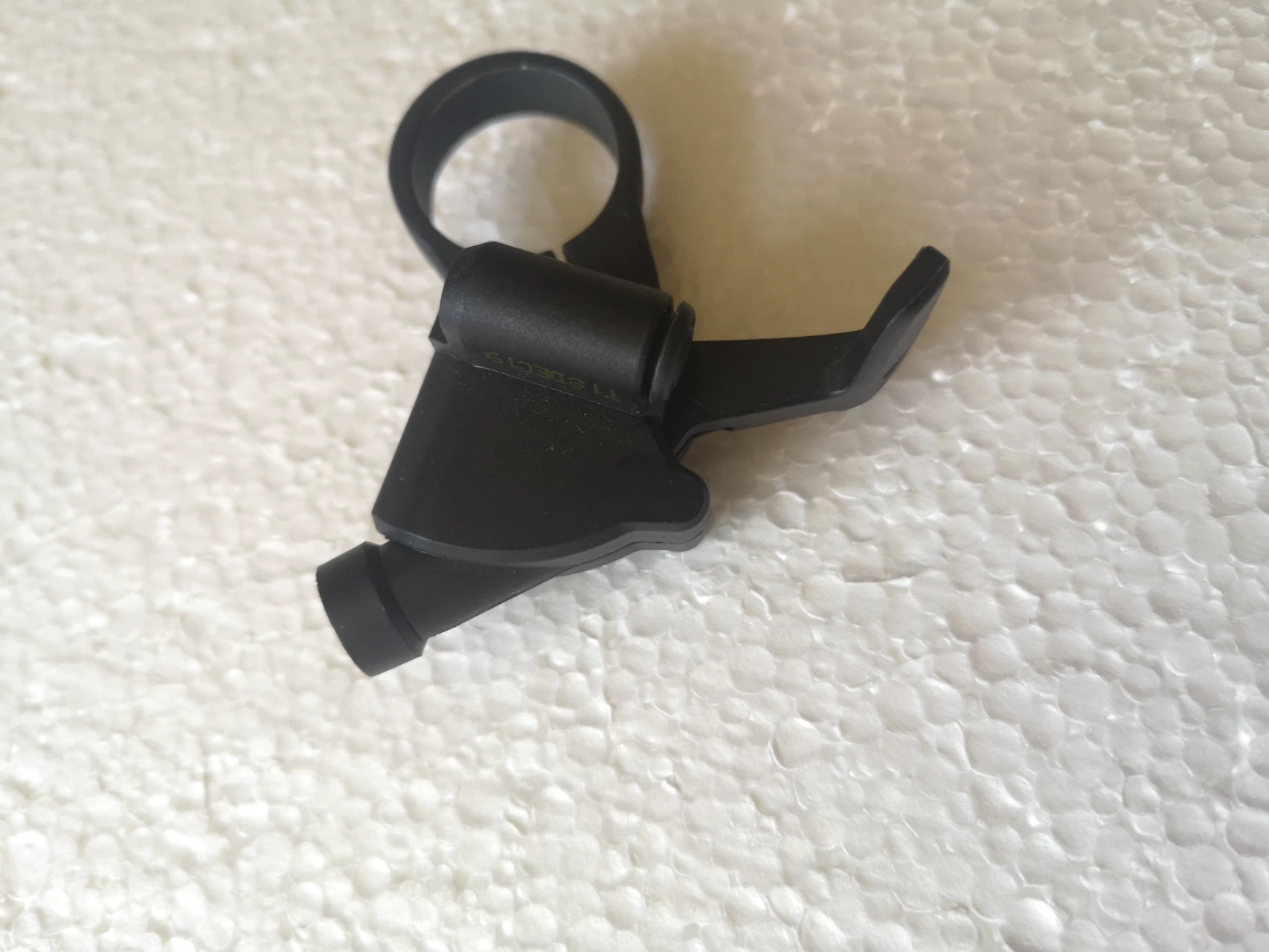 1. Rock shox maneta lockout
