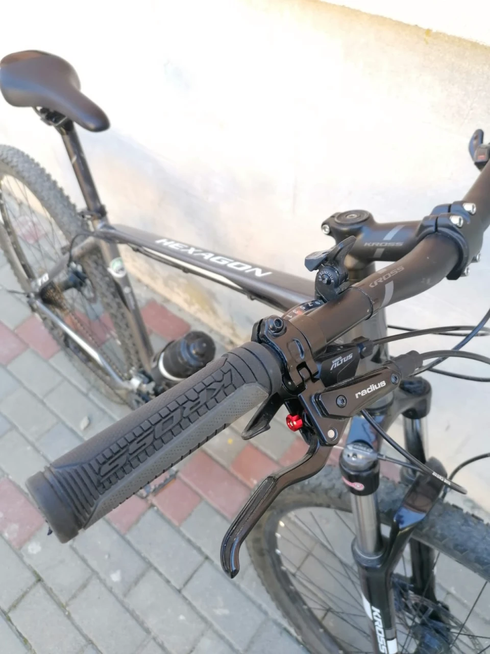 1. Kross Hexagon