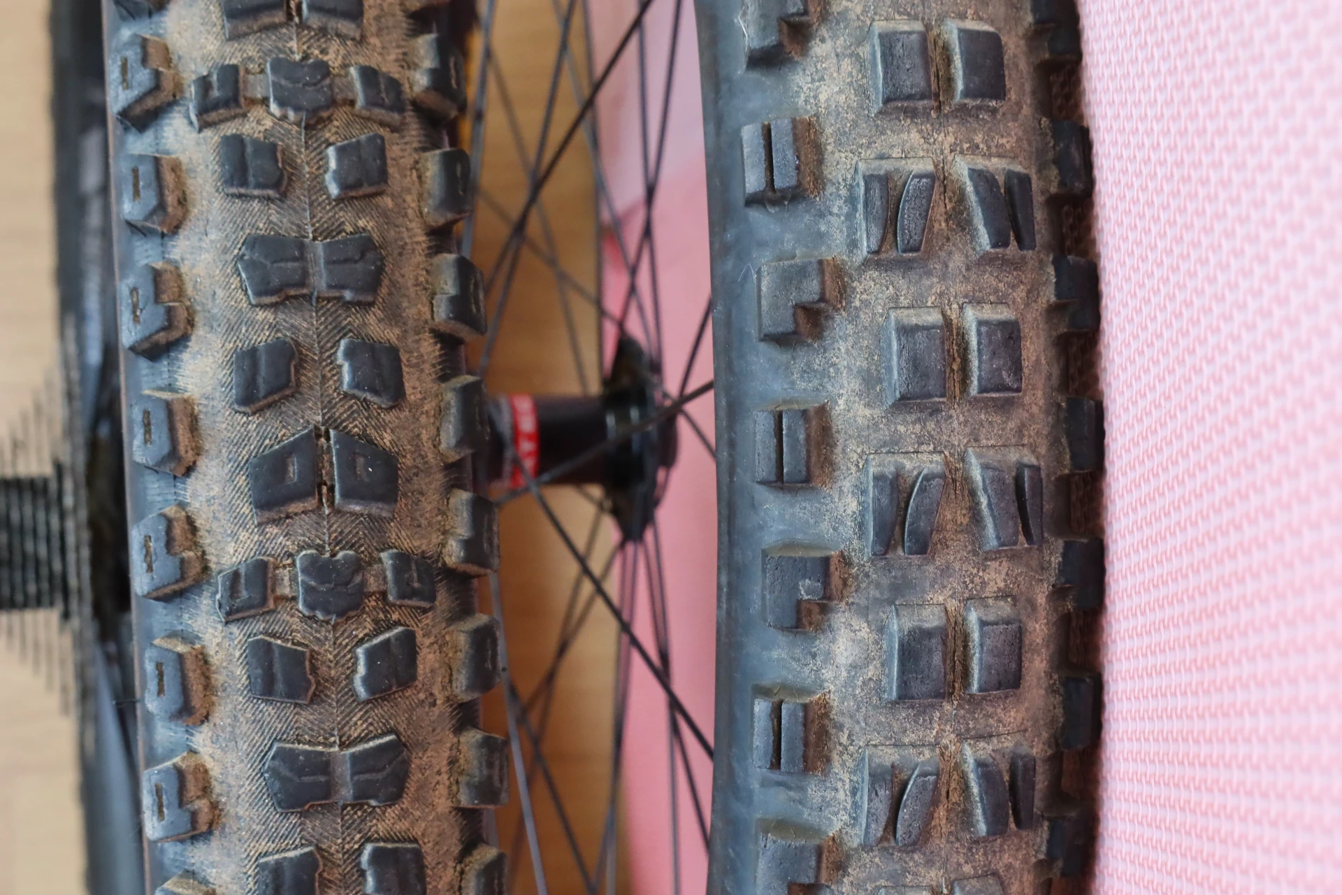 1. Roți complete 27.5 WTB Scraper i35p, Maxxis, Novatec