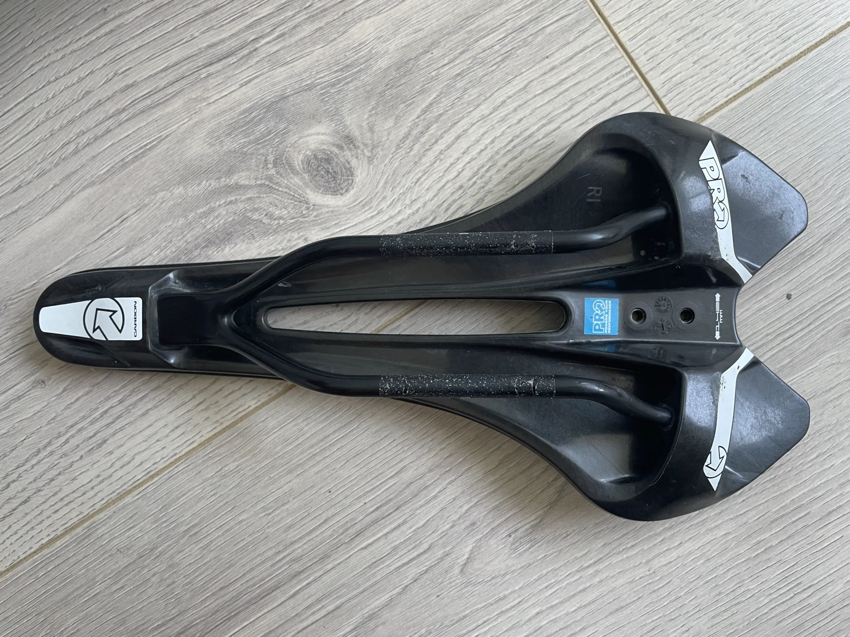 1. Sa Pro Falcon Carbon 142mm. Noua