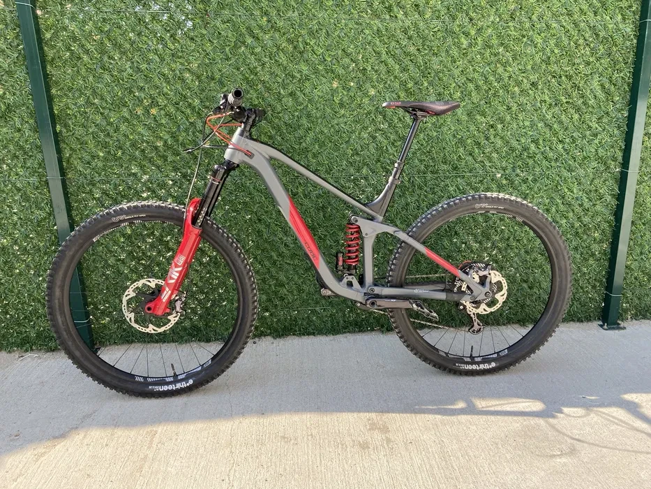 1. Bicicleta Cube Stereo 170 TM Rockshox Lyrik Ultimate