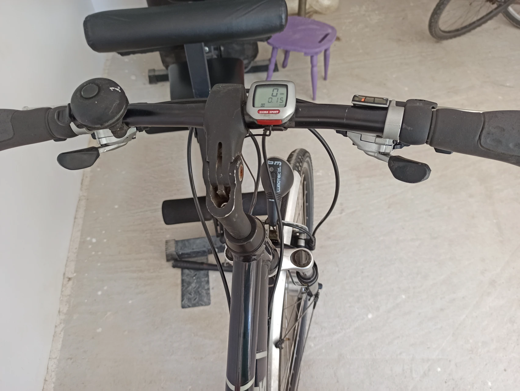 1. Bicicleta trekking