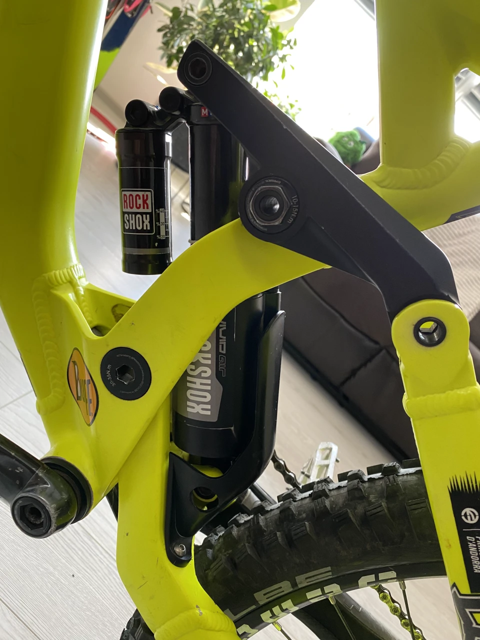 1. Commencal Supreme DH V3