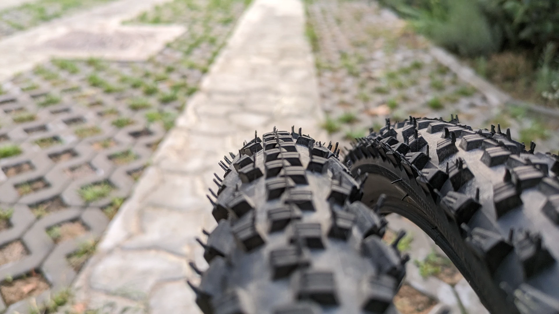 1. Anvelope bicicleta copii 24x1.90 Schwalbe Black Jack