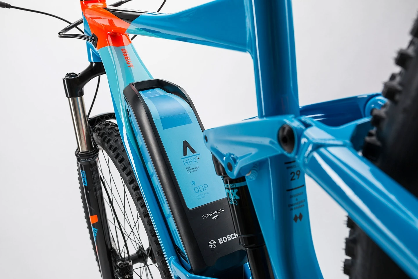 6. Bicicleta CUBE STEREO HYBRID 120 HPA - PRO 500
