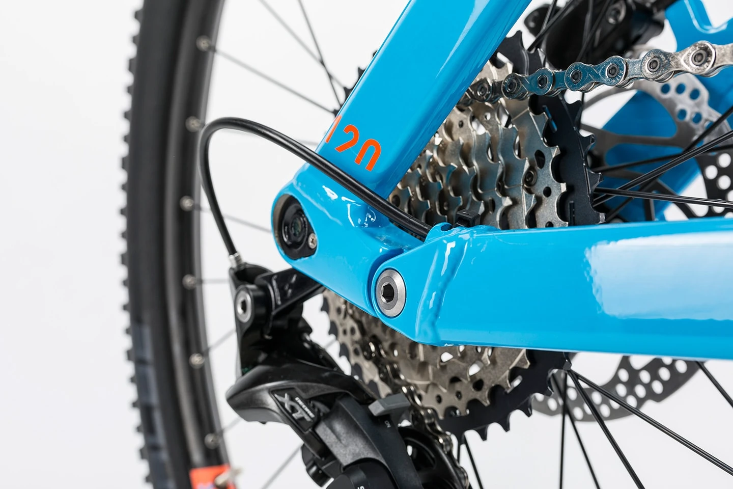 4. Bicicleta CUBE STEREO HYBRID 120 HPA - PRO 500
