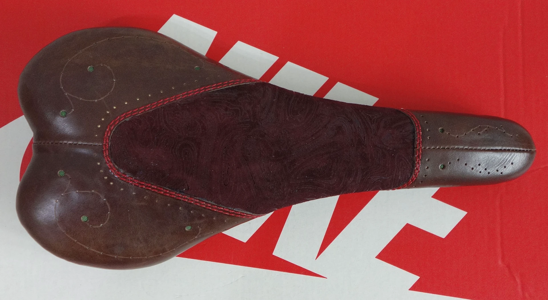 1. Vand sea Vele retapitata "unicat" 217 grame piele