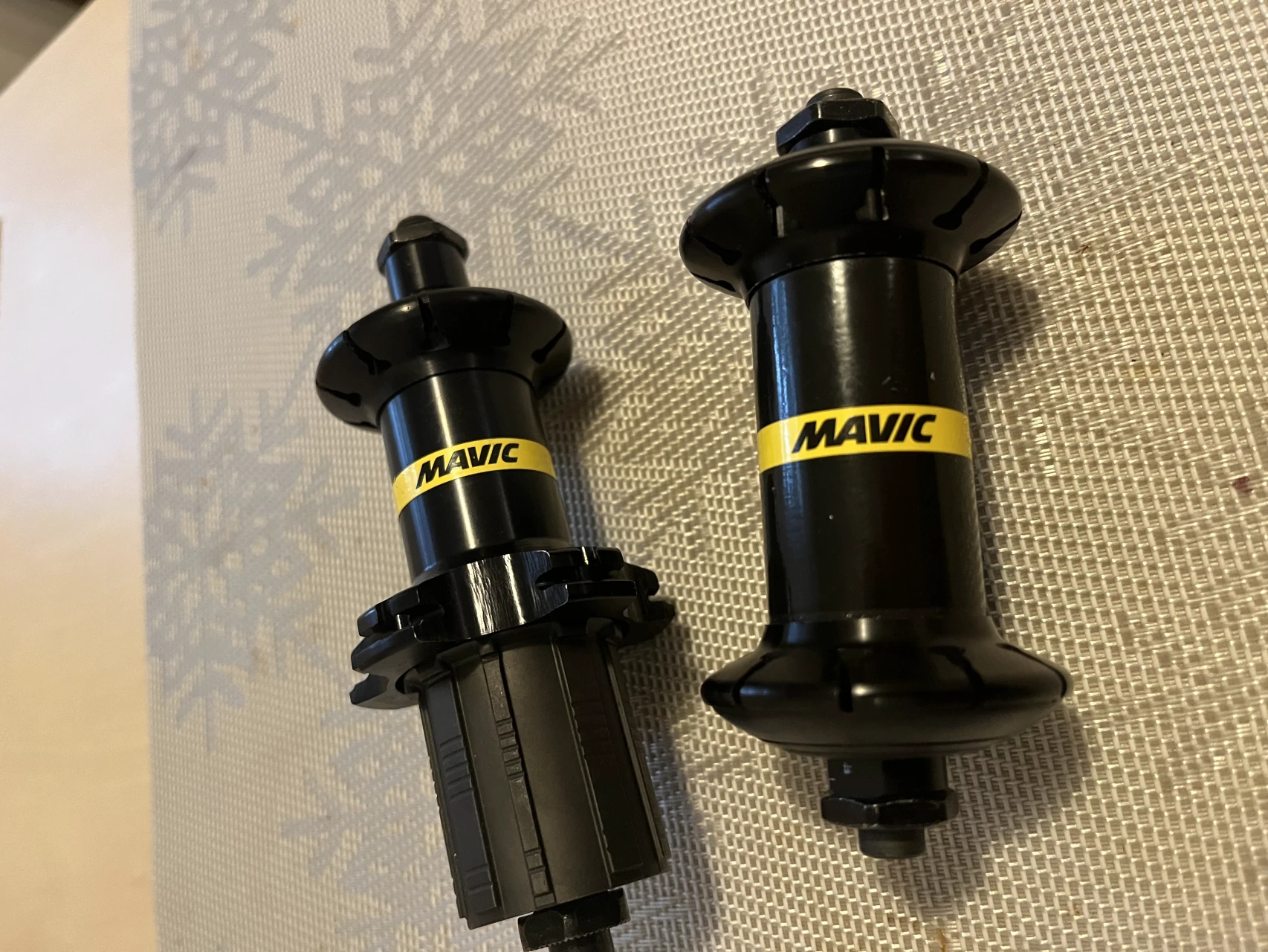 1. Buruci Mavic Aksium 20 gauri