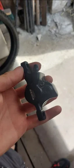 1. Vând etrier frână hidraulică Tektro Auriga Comp