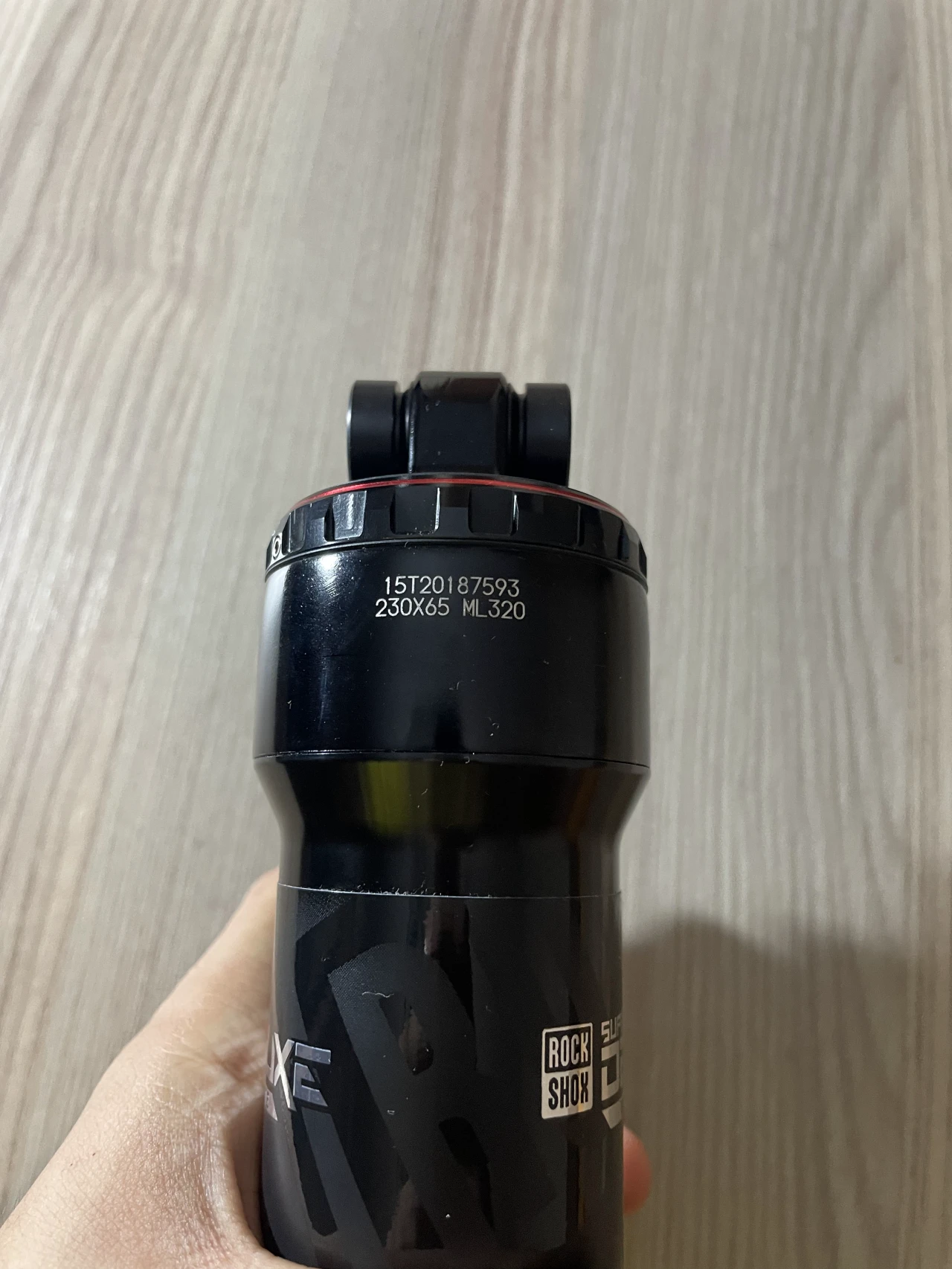 1. Vand Rockshox super deluxe ultimate
