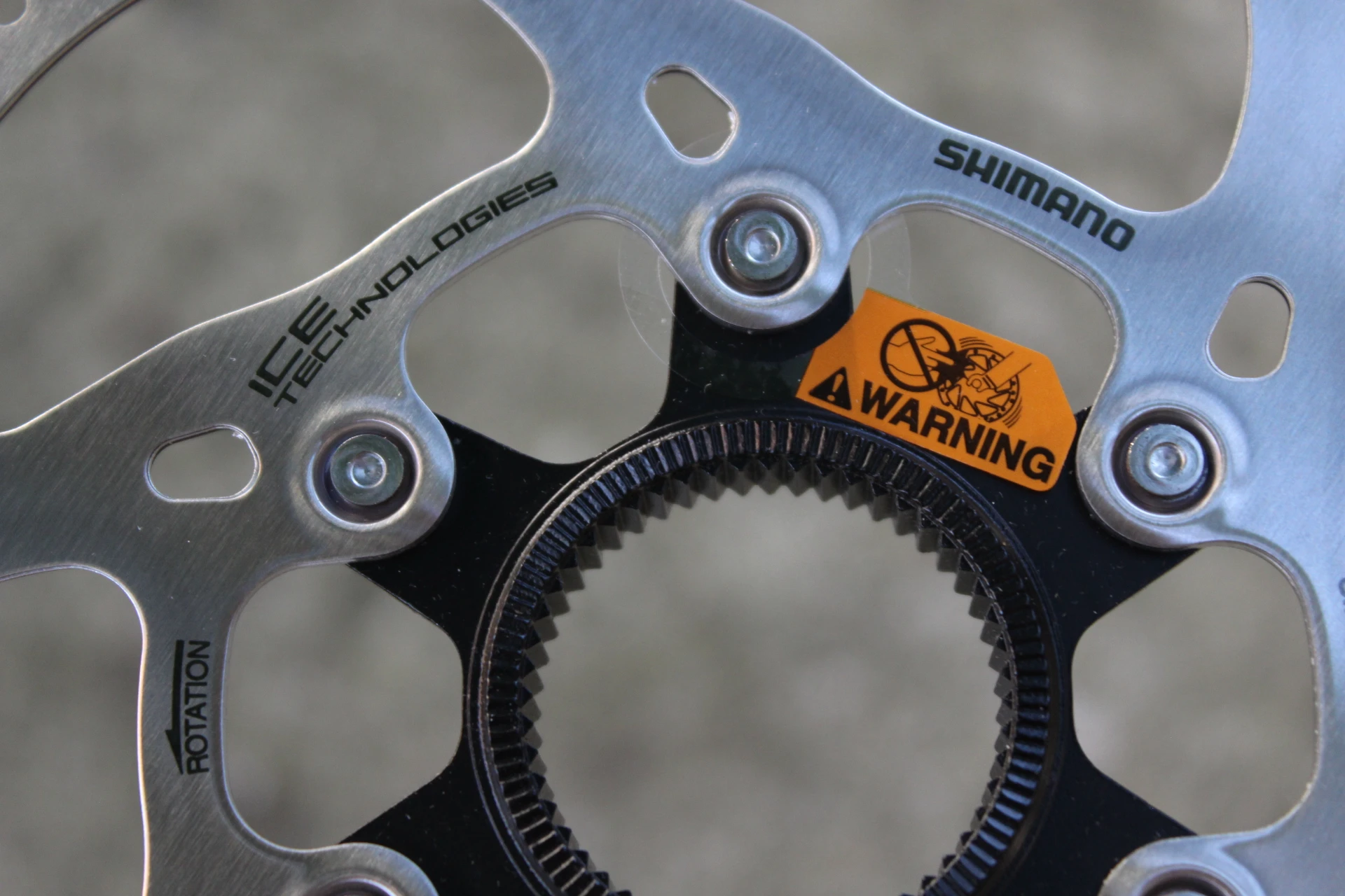 5. Shimano SM-RT70 SLX IceTech Centerlock intern - 180mm disc rotor