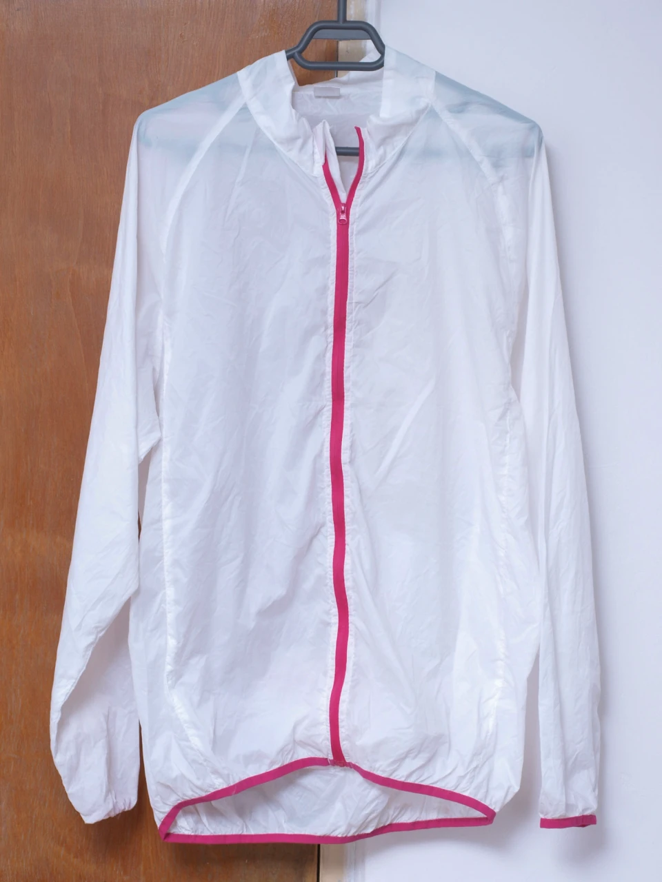 1. Geaca foita packable Shamp L