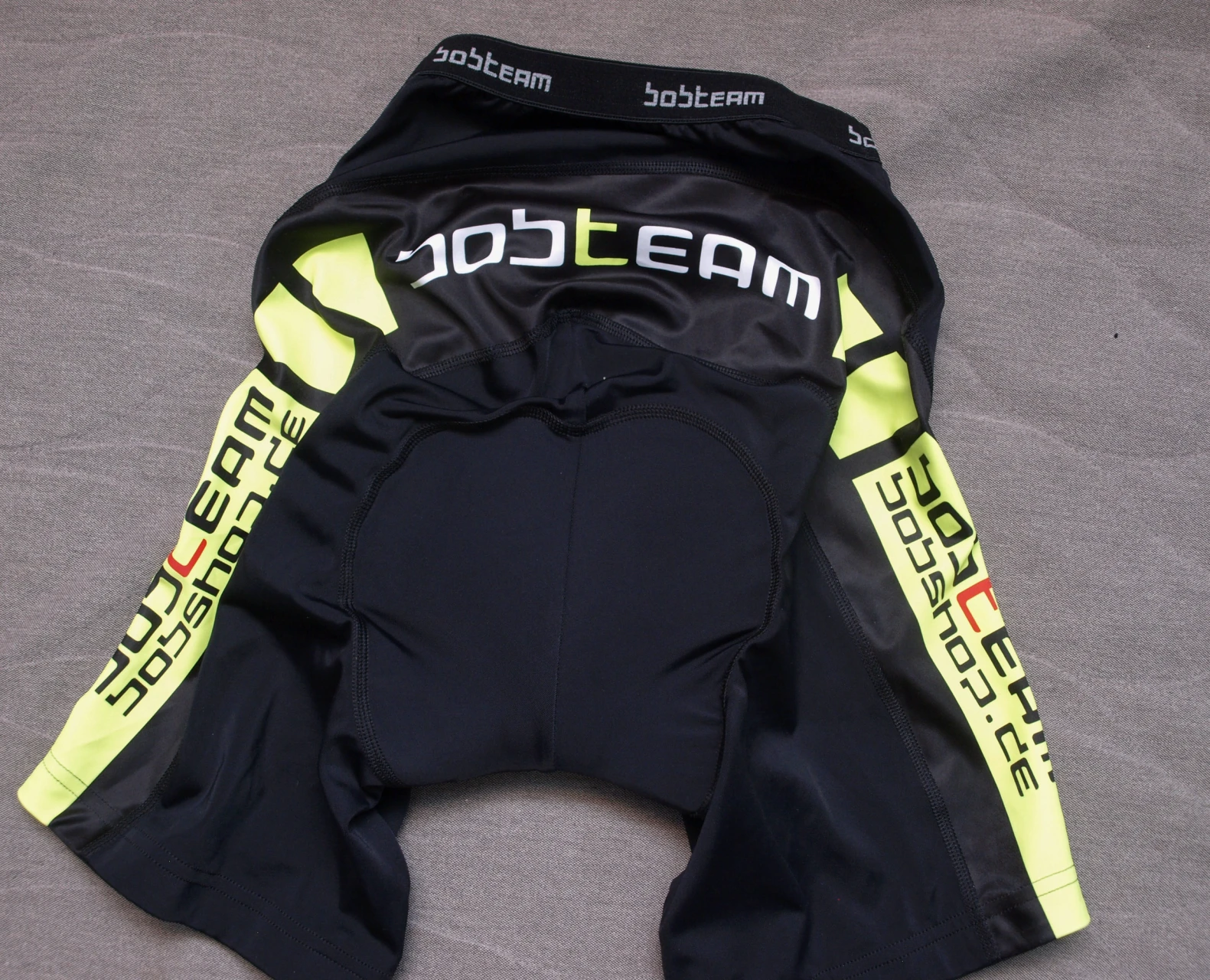 1. Pantaloni scurti Bike'o Bello S