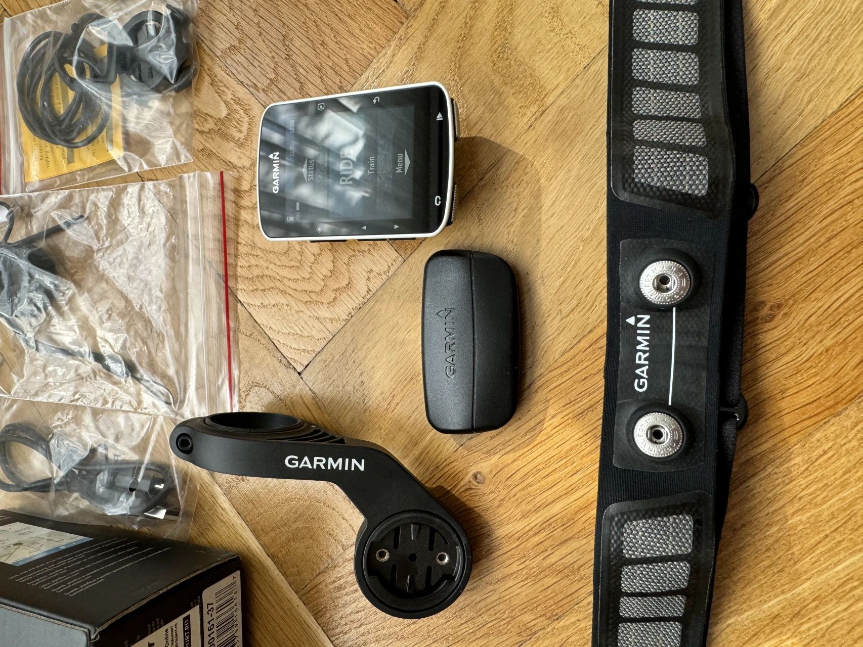 1. Garmin EDGE 520 + HRM-Dual