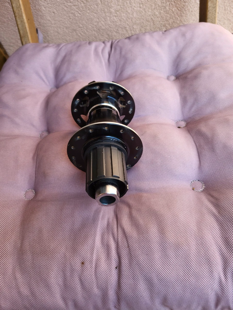 1. Butuc spate Giant 148X12 boost