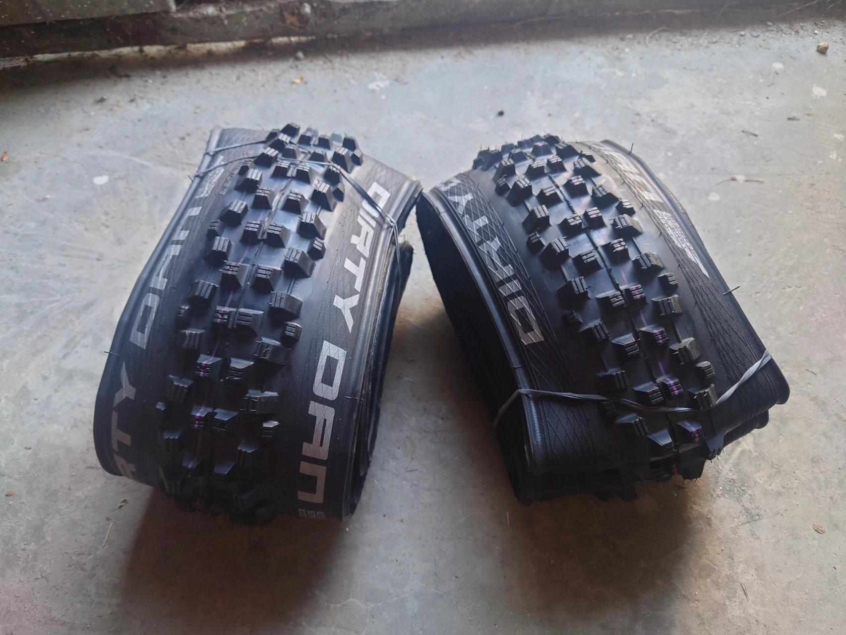1. Anvelope Schwalbe Dirty Dan